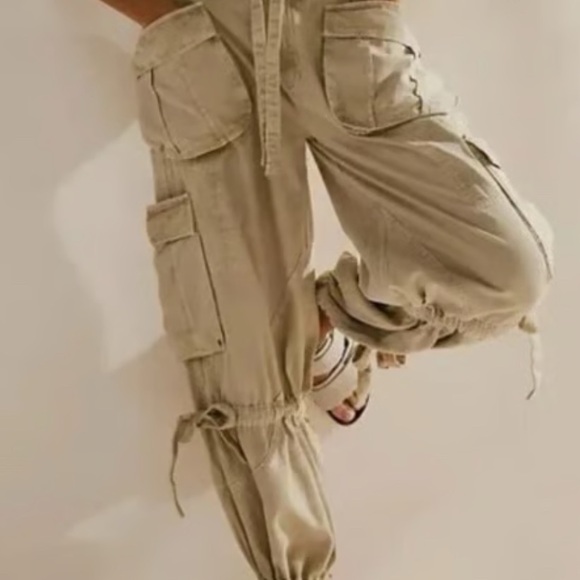 Free People Big Sky Parachute Pants Tan Cream Beige Cargo Joggers - Picture 6 of 7